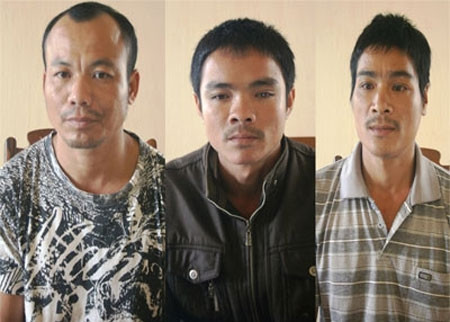3 đối tượng trực tiếp giết vọoc (từ trái qua phải): Hà Văn Tú, Hà Văn Quế, Bùi Văn Hùng (Ảnh: QĐND) 3 đối tượng trực tiếp giết vọoc (từ trái qua phải): Hà Văn Tú, Hà Văn Quế, Bùi Văn Hùng (Ảnh: QĐND)