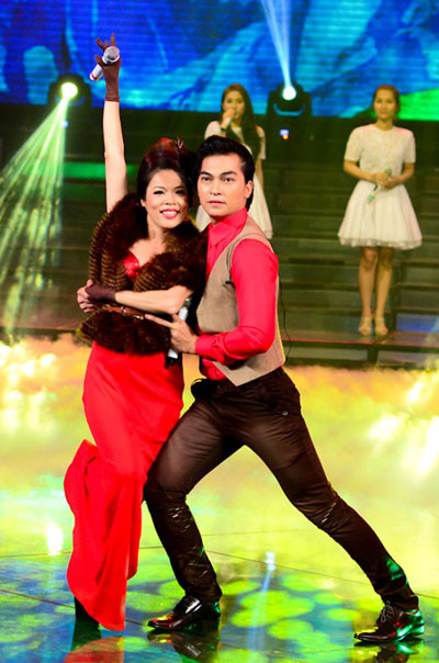 Khương Ngọc - Mỹ Lệ có màn ra mắt ấn tượng và hòa quyện nhất của đêm thi mở màn. Khương Ngọc - Mỹ Lệ có màn ra mắt ấn tượng và hòa quyện nhất của đêm thi mở màn.