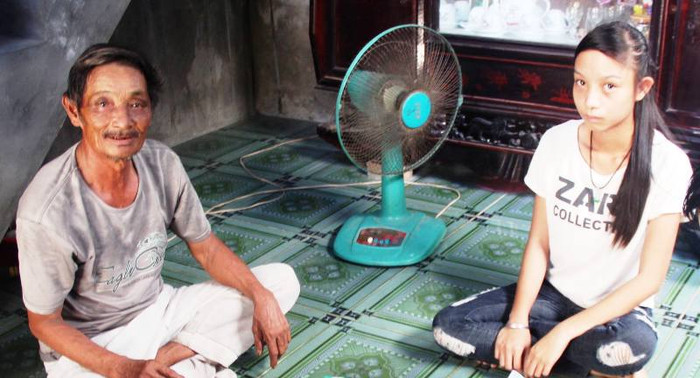 Hải và ba của mình đã nhiều lần lên Ủy ban nhân xã để điều chỉnh lại giới tính nhưng không được. Hải và ba của mình đã nhiều lần lên Ủy ban nhân xã để điều chỉnh lại giới tính nhưng không được.