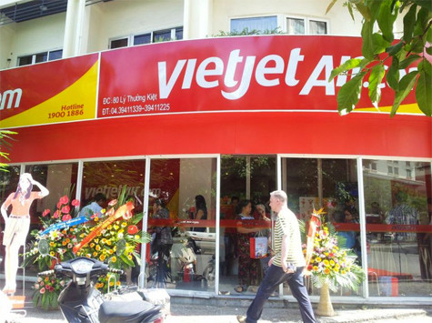 VietJetAir khai trương phòng vé mới tại 80 Lý Thường Kiệt - Hà Nội. VietJetAir khai trương phòng vé mới tại 80 Lý Thường Kiệt - Hà Nội.