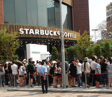 Người tiêu dùng Việt có biết rằng: Khi uống Starbucks là bạn đang đưa lên miệng thứ café xuất xứ từ Trung Quốc ngay chính tại mảnh đất đang là nơi cung ứng café số 1 thế giới. Người tiêu dùng Việt có biết rằng: Khi uống Starbucks là bạn đang đưa lên miệng thứ café xuất xứ từ Trung Quốc ngay chính tại mảnh đất đang là nơi cung ứng café số 1 thế giới.