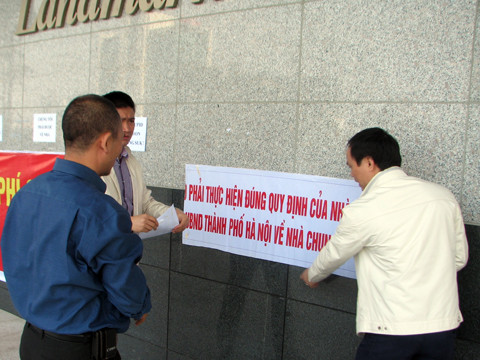 Theo cư dân Keangnam, nếu Nhà nước bỏ mức phí trần quản lý nhà chung cư, chủ đầu tư tự áp đặt mức phí, mâu thuẫn sẽ tiếp tục "nảy lửa" (Ảnh minh họa VNE) Theo cư dân Keangnam, nếu Nhà nước bỏ mức phí trần quản lý nhà chung cư, chủ đầu tư tự áp đặt mức phí, mâu thuẫn sẽ tiếp tục "nảy lửa" (Ảnh minh họa VNE)