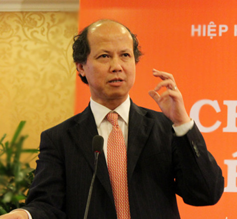 “Với đối tượng nghèo thì phải phát triển từng bước, sau 5-7 năm kinh tế phát triển, lương cao lên, số người trong gia đình đông lên, có điều kiện thì chuyển lên những căn hộ lớn hơn và chuyển căn hộ nhỏ đó lại cho những đôi vợ chồng trẻ khác” – Thứ trưởng Bộ Xây dựng Nguyễn Trần Nam bày cách cho những gia đình có thu nhập thấp khoảng 5 triệu đồng/tháng có cơ hội sở hữu nhà ở của mình. (Ảnh: Internet) “Với đối tượng nghèo thì phải phát triển từng bước, sau 5-7 năm kinh tế phát triển, lương cao lên, số người trong gia đình đông lên, có điều kiện thì chuyển lên những căn hộ lớn hơn và chuyển căn hộ nhỏ đó lại cho những đôi vợ chồng trẻ khác” – Thứ trưởng Bộ Xây dựng Nguyễn Trần Nam bày cách cho những gia đình có thu nhập thấp khoảng 5 triệu đồng/tháng có cơ hội sở hữu nhà ở của mình. (Ảnh: Internet)