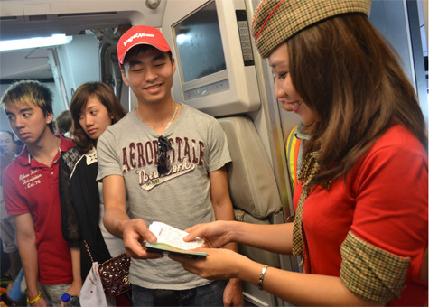 Khách hàng có cơ hội bay từ Tp.HCM tới Buôn Ma Thuột với giá vé chỉ từ 100.000 đồng. Khách hàng có cơ hội bay từ Tp.HCM tới Buôn Ma Thuột với giá vé chỉ từ 100.000 đồng.