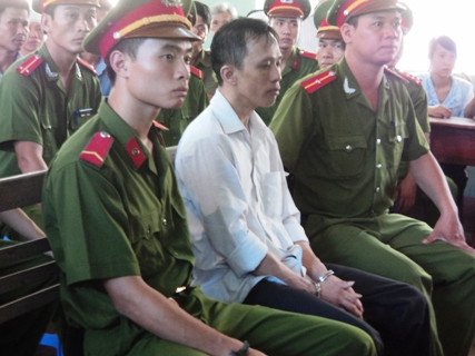 Nguyễn Đức Tiềm tại phiên xử Nguyễn Đức Tiềm tại phiên xử