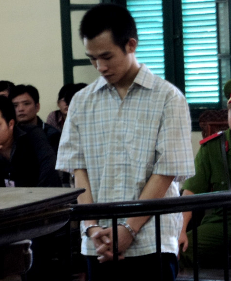 Bị cáo Dưỡng trước vành móng ngựa