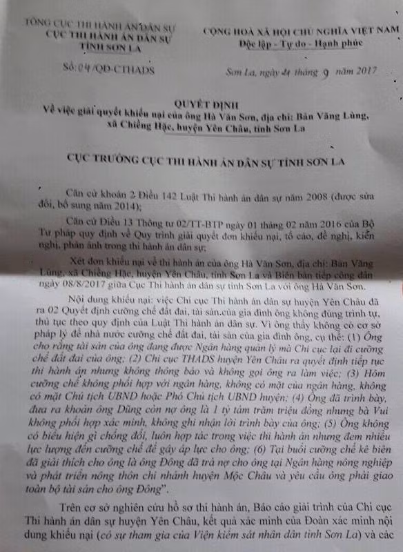 Quyết định số 04//QĐ - CTHA ngày 21/09/2017 của Cục trưởng Cục Thi hành án dân sự tỉnh Sơn La về việc giải quyết khiếu nại của ông Hà Văn Sơn. Ảnh Trần Việt.