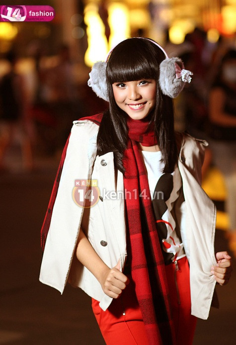 Có lẽ ít gió lạnh hiếm hoi của buổi tối đã khiến teen miền Nam không khỏi sung sướng vì sẽ được diện style có chút không khí mùa đông để dạo phố Noel. Có lẽ ít gió lạnh hiếm hoi của buổi tối đã khiến teen miền Nam không khỏi sung sướng vì sẽ được diện style có chút không khí mùa đông để dạo phố Noel.