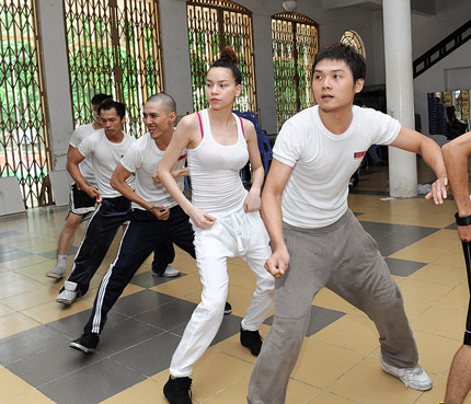 “Có những lúc Hà không biết bấu víu vào đâu nên đã nhìn lên trời và hỏi Thượng đế, xem mình phải làm gì. Câu trả lời của ngài là sự im lặng. Vì vậy, Hà quyết định im lặng, mặc cho người ta nói đủ thứ về mình. Sau đó Hà nghĩ, chỉ có lao động thực sự mới giúp Hà lấy lại được tình yêu thương của mọi người và Hà đã làm việc miệt mài suốt thời gian qua”.