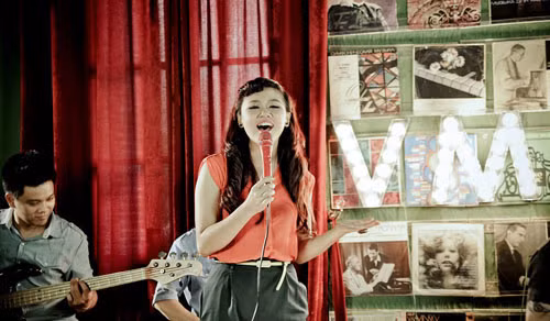 Nội dung MV khá đơn giản, chỉ mô phỏng lại một buổi biểu diễn của Văn Mai Hương trong một quán cafe với ban nhạc. Sự đặc sắc nằm ở cách phối màu ấn tượng, phong cách trẻ trung, nhiều năng lượng của tuổi trẻ, với những góc quay đẹp và ấn tượng. Hiện nay, Nếu như anh đến vẫn đang nằm trong bảng xếp hạng những MV đẹp nhất trên mạng xã hội Zing.vn.