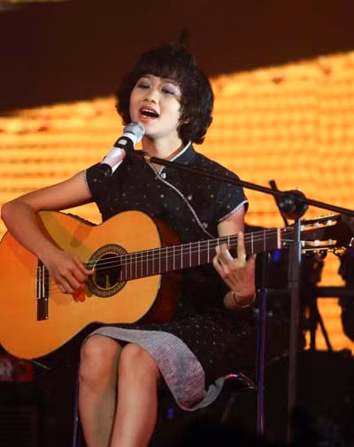 Trong năm 2011, niềm vui đầu tiên của Lê Cát Trọng Lý là ra được album đầu tay mang cái tên rất mộc mạc: Lê Cát Trọng Lý! Ngay sau khi ra mắt, album đã nhận được giải Album Vàng tháng 4.