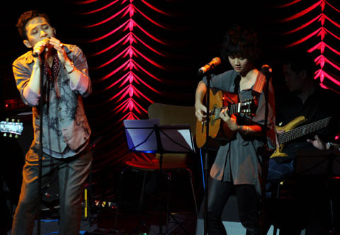 Trong tháng 10, Lê Cát Trọng Lý đã tham gia liveshow Những chuyến đi của ca sĩ Tùng Dương và là khách mời duy nhất của chàng ca sĩ này. Trong tháng 10, Lê Cát Trọng Lý đã tham gia liveshow Những chuyến đi của ca sĩ Tùng Dương và là khách mời duy nhất của chàng ca sĩ này.