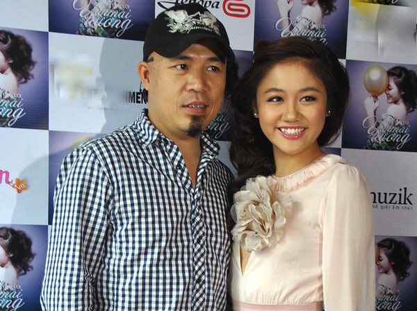 Nhạc teen của Văn Mai Hương sẽ trẻ trung, lành mạnh, văn minh, hiện đại mà hàm chứa cá tính nghệ thuật rõ rệt. Thông điệp mà album này hướng tới giống như chính tên gọi của nó: Hãy mỉm cười và hướng tới một tương lai tương sáng. Nhạc teen của Văn Mai Hương sẽ trẻ trung, lành mạnh, văn minh, hiện đại mà hàm chứa cá tính nghệ thuật rõ rệt. Thông điệp mà album này hướng tới giống như chính tên gọi của nó: Hãy mỉm cười và hướng tới một tương lai tương sáng.