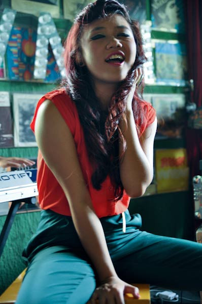 Ngày 8/8, Văn Mai Hương chính thức tung ra MV Nếu như anh đến sau một thời gian ngắn phát hành single online. Đây được đánh giá là MV xuất sắc, và chỉ 1 ngày sau khi phát hành MV, Nếu như anh đến đã được cộng đồng mạng lan truyền với tốc độ chóng mặt. Ngày 8/8, Văn Mai Hương chính thức tung ra MV Nếu như anh đến sau một thời gian ngắn phát hành single online. Đây được đánh giá là MV xuất sắc, và chỉ 1 ngày sau khi phát hành MV, Nếu như anh đến đã được cộng đồng mạng lan truyền với tốc độ chóng mặt.