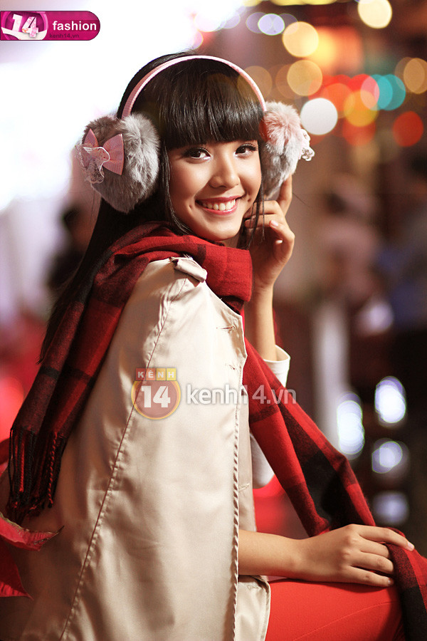 Cũng vì thế mà Bảo Trân đã chọn một buổi chiều tối để diện trang phục ấm áp một chút, rồi lượn phố và mua sắm quà Noel cho người thân. Cũng vì thế mà Bảo Trân đã chọn một buổi chiều tối để diện trang phục ấm áp một chút, rồi lượn phố và mua sắm quà Noel cho người thân.