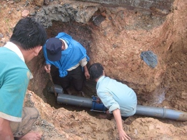 Lương công nhân Công ty thoát nước đô thị chỉ bằng 1/46 lương "sếp" của họ (ảnh minh họa). Lương công nhân Công ty thoát nước đô thị chỉ bằng 1/46 lương "sếp" của họ (ảnh minh họa).