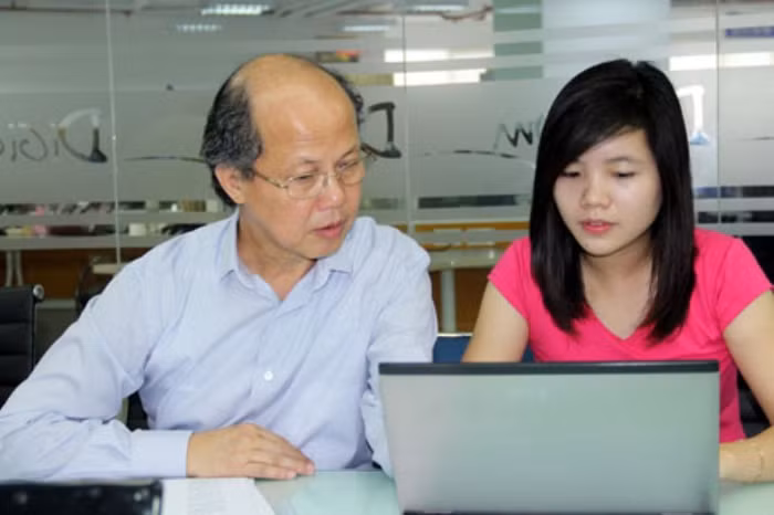 Thứ trưởng Nguyễn Trần Nam nhận được gần 100 câu hỏi của độc giả liên quan đến nhà xã hội