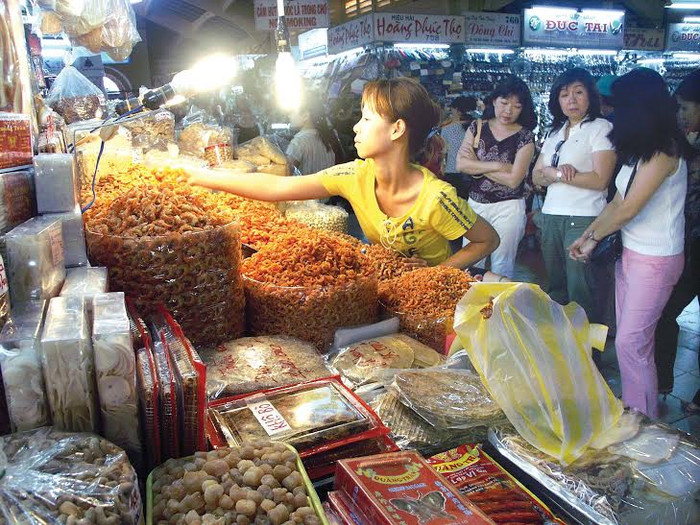 Bộ luật Hình sự có hiệu lực thi hành từ tháng 7/2016 đã giải quyết thấu đáo những vấn đề khiến các cơ quan chức năng còn “loay hoay” liên quan đến các vi phạm vệ sinh an toàn thực phẩm và sản xuất, buôn bán hàng giả là lương thực, thực phẩm, phụ gia thực phẩm. Bộ luật Hình sự có hiệu lực thi hành từ tháng 7/2016 đã giải quyết thấu đáo những vấn đề khiến các cơ quan chức năng còn “loay hoay” liên quan đến các vi phạm vệ sinh an toàn thực phẩm và sản xuất, buôn bán hàng giả là lương thực, thực phẩm, phụ gia thực phẩm.