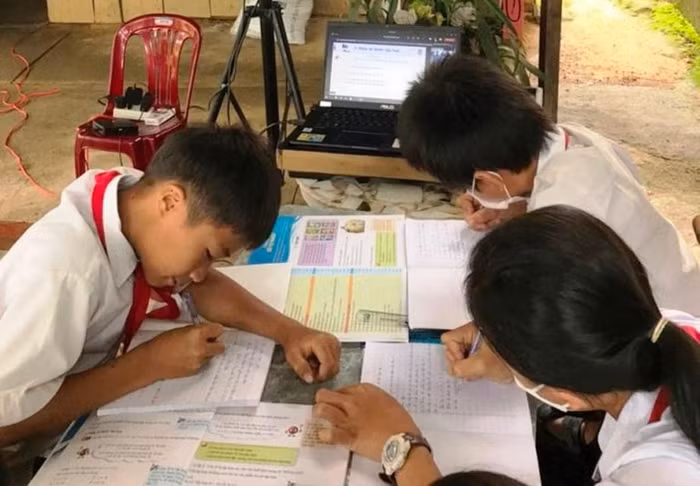 Nhiều học sinh ở các tỉnh Tây Nguyên thiếu thiết bị để học trực tuyến. Ảnh: MT