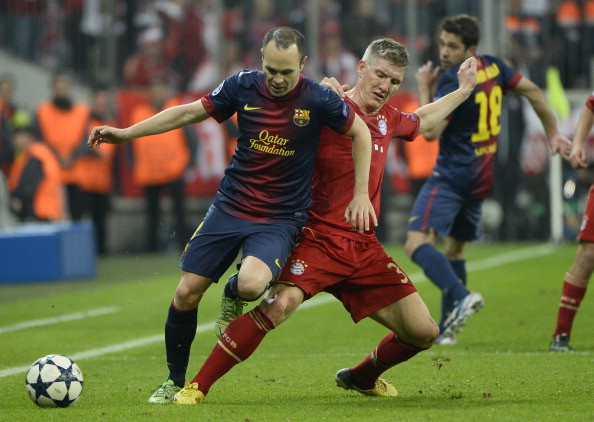 Những Iniesta và Xavi không biết chuyền bóng cho ai. Những Iniesta và Xavi không biết chuyền bóng cho ai.