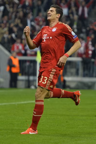 Và vẫn từ tình huống bóng bổng.