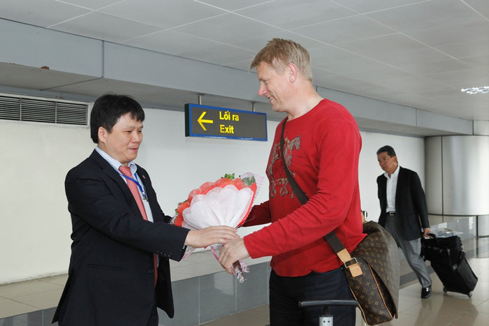 Trong hai ngày ở lại Việt Nam (24 và 25/4) , ông sẽ tham dự lễ ký kết thỏa thuận hợp tác giữa Ngân hàng BIDV và CLB Manchester United. Đồng thời, giao lưu với người hâm mộ TP.Hồ Chí Minh tại Sân khấu Lan Anh lúc 17h00 chiều mai 25/4.