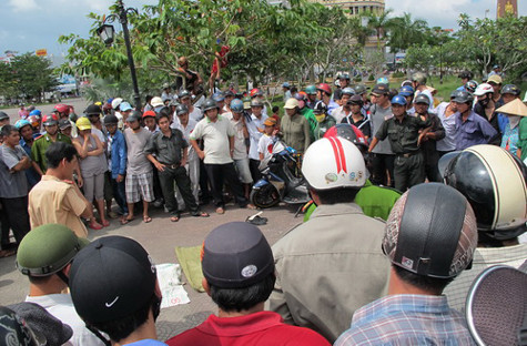 Hiện trường thanh niên có súng chống trả lại cảnh sát. Ảnh: Tr.L Hiện trường thanh niên có súng chống trả lại cảnh sát. Ảnh: Tr.L