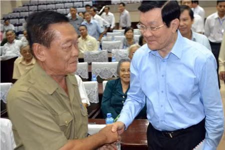 Chủ tịch nước Trương Tấn Sang tiếp xúc cử tri Q.4, Q.3 ngày 25.11