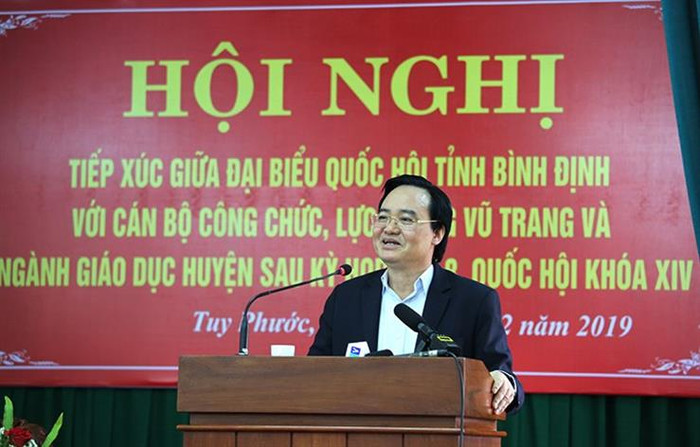 Bộ trưởng Phùng Xuân Nhạ giải đáp các các ý kiến, kiến nghị của cử tri (Ảnh: moet.gov.vn) Bộ trưởng Phùng Xuân Nhạ giải đáp các các ý kiến, kiến nghị của cử tri (Ảnh: moet.gov.vn)
