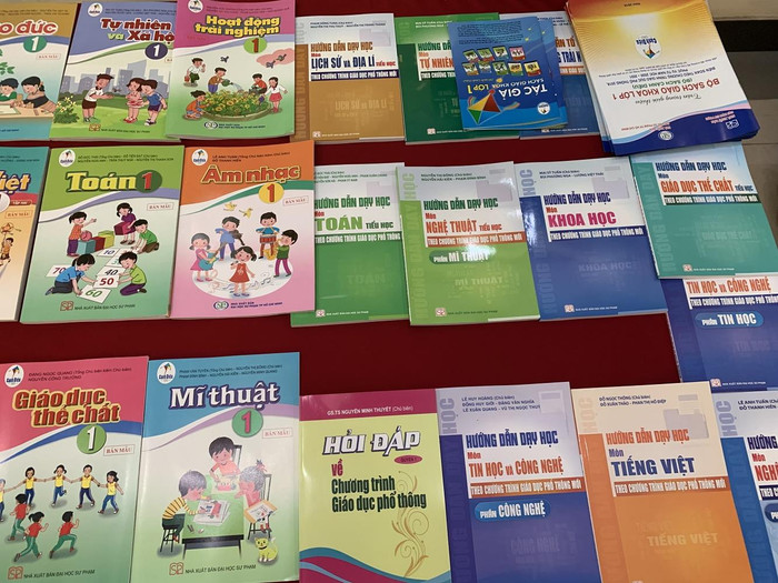 Ngày 22/11, Bộ Giáo dục và Đào tạo công bố 32 cuốn sách giáo khoa lớp 1 được lựa chọn cho chương trình giáo dục phổ thông mới. Ngày 22/11, Bộ Giáo dục và Đào tạo công bố 32 cuốn sách giáo khoa lớp 1 được lựa chọn cho chương trình giáo dục phổ thông mới.