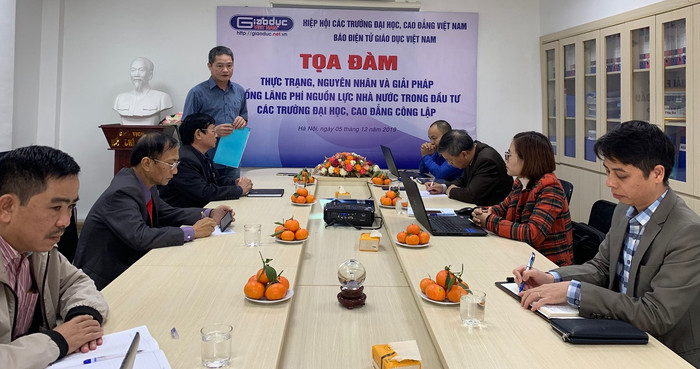 Quang cảnh Tọa đàm “Thực trạng, nguyên nhân và giải pháp chống lãng phí nguồn lực nhà nước trong đầu tư các trường đại học, cao đẳng công lập”.(Ảnh: Thùy Linh)