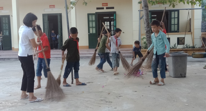 Bằng tình yêu thương của những thầy cô như cô Hợp đã giúp các em học sinh quên đi nỗi nhớ nhà để chăm lo học tập (Ảnh nhân vật cung cấp) Bằng tình yêu thương của những thầy cô như cô Hợp đã giúp các em học sinh quên đi nỗi nhớ nhà để chăm lo học tập (Ảnh nhân vật cung cấp)