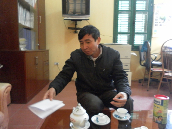 Ông Nguyễn Đình Khoan (hiệu trưởng trường cấp 1 Ninh Hiệp) Ông Nguyễn Đình Khoan (hiệu trưởng trường cấp 1 Ninh Hiệp)