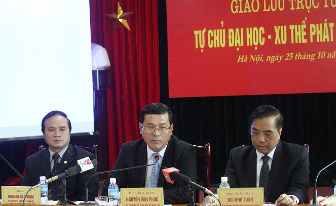 Theo Thứ trưởng Nguyễn Văn Phúc, khi giao quyền tự chủ cho các trường thì phải có cơ chế, thiết chế vì Hội đồng trường là đại diện cao nhất cho nhà trường. (Ảnh: Thùy Linh)