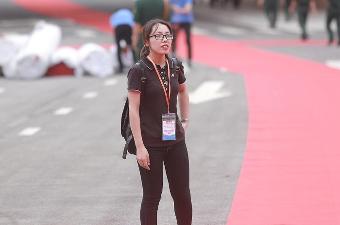 Hải chia sẻ: “Em không biết giải thích thế nào mỗi khi chạy chương trình PR hay đi thực tế làm hồ sơ cho chương trình về muộn thì bố mẹ đều hỏi: “Sao lại làm muộn như vậy?...” (Ảnh nhân vật cung cấp) Hải chia sẻ: “Em không biết giải thích thế nào mỗi khi chạy chương trình PR hay đi thực tế làm hồ sơ cho chương trình về muộn thì bố mẹ đều hỏi: “Sao lại làm muộn như vậy?...” (Ảnh nhân vật cung cấp)