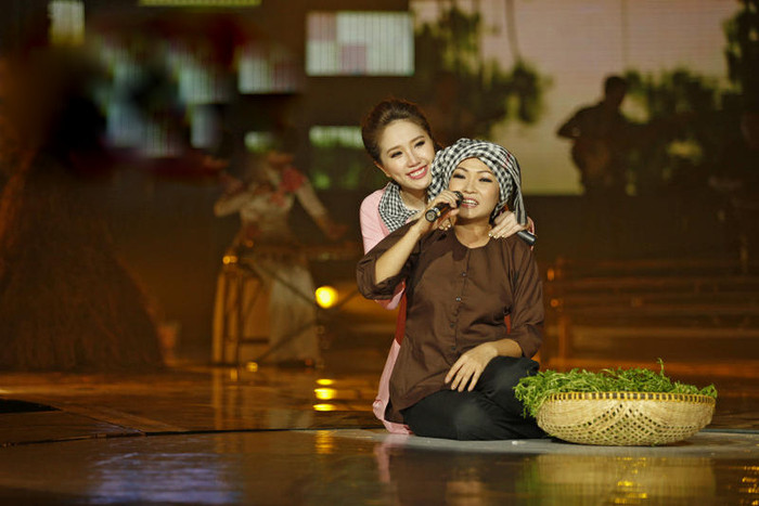 Phương Thanh trong vai chị gái của Bảo Thy và Ngô Kiến Huy.