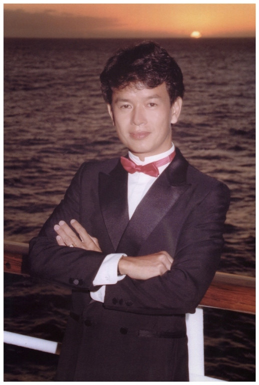 Từ khi 15, 16 tuổi, Đức Huy đã sớm đón nhận âm hưởng nhạc trẻ thế giới của The Beatles, The Shadows, Rolling Stones... và qua sự hướng dẫn của nhạc sĩ Nguyễn Vũ (anh họ), anh sớm bộc lộ khả năng âm nhạc của mình. Từ khi 15, 16 tuổi, Đức Huy đã sớm đón nhận âm hưởng nhạc trẻ thế giới của The Beatles, The Shadows, Rolling Stones... và qua sự hướng dẫn của nhạc sĩ Nguyễn Vũ (anh họ), anh sớm bộc lộ khả năng âm nhạc của mình.