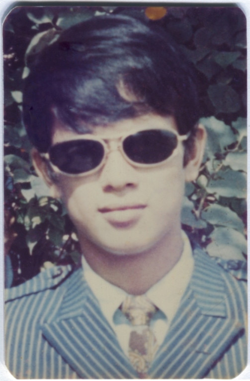 Nhạc sĩ Đức Huy sinh năm 1947 tại Sơn Tây. Sau đó, gia đình anh di cư nhiều nơi, từ Đà Nẵng, Đà Lạt, Nha Trang, cuối cùng định cư ở Sài Gòn. Nhạc sĩ Đức Huy sinh năm 1947 tại Sơn Tây. Sau đó, gia đình anh di cư nhiều nơi, từ Đà Nẵng, Đà Lạt, Nha Trang, cuối cùng định cư ở Sài Gòn.