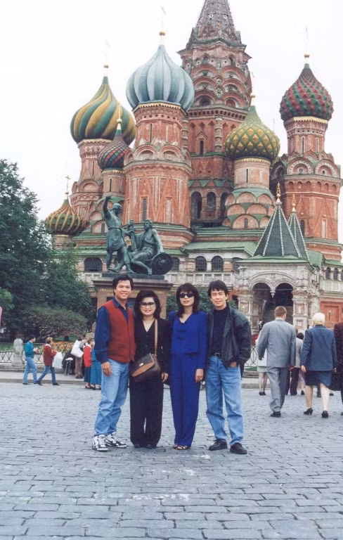 Cùng Phương Hồng Quế, Quang Bình, Trương Thanh Lan trong một lần diễn tại Mascova năm 1997 cho kiều bào Việt.