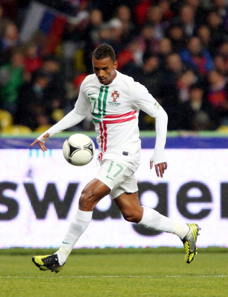 Theo nguồn tin của tờ Metro, AC Milan sẵn sàng trả 12 triệu bảng để mua cầu thủ đá cánh người Bồ Đào Nha Nani. Tuy nhiên con số này còn cách khá xa mức giá khoảng 20 triệu bảng mà M.U đòi hỏi trong trường hợp bán Nani. Theo nguồn tin của tờ Metro, AC Milan sẵn sàng trả 12 triệu bảng để mua cầu thủ đá cánh người Bồ Đào Nha Nani. Tuy nhiên con số này còn cách khá xa mức giá khoảng 20 triệu bảng mà M.U đòi hỏi trong trường hợp bán Nani.