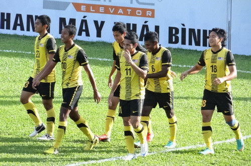 Ở trận đấu bán kết 1 diễn ra vào lúc 15h30, U21 Malaysia sẽ gặp U21 Thái Lan. U21 Malaysia được đánh giá là sẽ không mấy khó khăn để vượt qua U21 Thái Lan để gặp U21 Việt Nam ở trận chung kết? Ở trận đấu bán kết 1 diễn ra vào lúc 15h30, U21 Malaysia sẽ gặp U21 Thái Lan. U21 Malaysia được đánh giá là sẽ không mấy khó khăn để vượt qua U21 Thái Lan để gặp U21 Việt Nam ở trận chung kết?