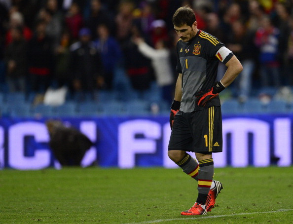 Hậu vệ Raul Albiol của Real Madrid vừa tuyên bố rằng đang có một chiến dịch ngăn chặn đồng đội của anh, Iker Cassillas giành danh hiệu Quả bóng Vàng FIFA 2012. Albiol rất bức xúc khi giới truyền thông liên tục soi lỗi của Casillas và làm to vấn đề. Hậu vệ Raul Albiol của Real Madrid vừa tuyên bố rằng đang có một chiến dịch ngăn chặn đồng đội của anh, Iker Cassillas giành danh hiệu Quả bóng Vàng FIFA 2012. Albiol rất bức xúc khi giới truyền thông liên tục soi lỗi của Casillas và làm to vấn đề.