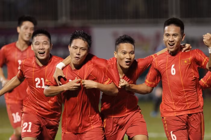 Đình Bảo tiếp tục thể hiện phong độ rất cao với bàn mở tỉ số cho U21 Việt Nam. Đình Bảo tiếp tục thể hiện phong độ rất cao với bàn mở tỉ số cho U21 Việt Nam.