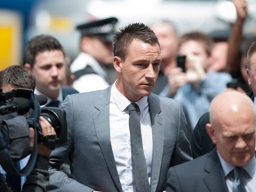 John Terry cuối cùng đã đưa ra lời xin lỗi vì những lời lẽ phân biệt chủng tộc nhắm vào hậu vệ của QPR Anton Ferdinand. Tuy nhiên, hậu vệ của Chelsea chỉ đưa ra lời xin lỗi chung chung đối với những gì anh đã nói, chứ không xin lỗi trực tiếp Ferdinand. John Terry cuối cùng đã đưa ra lời xin lỗi vì những lời lẽ phân biệt chủng tộc nhắm vào hậu vệ của QPR Anton Ferdinand. Tuy nhiên, hậu vệ của Chelsea chỉ đưa ra lời xin lỗi chung chung đối với những gì anh đã nói, chứ không xin lỗi trực tiếp Ferdinand.