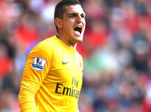 Trang Goal đưa tin thủ thành Lukasz Fabianski đã dính một chấn thương trên sân tập vào hôm thứ ba vừa qua và sẽ khó có thể trở lại đội một trong thời gian gần. Trong khi đó người đồng hương với Fabianski là Szczesny vẫn phải bó bột chân bởi chấn thương mắt cá. Szczesny đã nghỉ thi đấu từ đầu tháng 9 và nhiều khả năng sẽ mất thêm 3 tuần nữa để hồi phục hoàn toàn. Vito Mannone là thủ môn có thể tin cậy duy nhất của Arsenal lúc này.