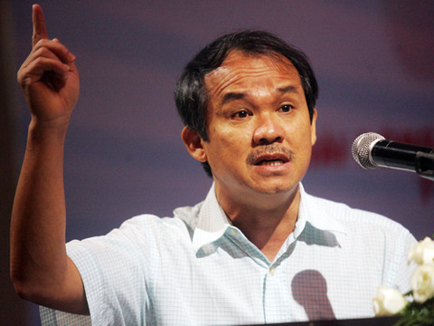 Bầu Đức cho rằng bầu Đệ đang phá đám? Bầu Đức cho rằng bầu Đệ đang phá đám?