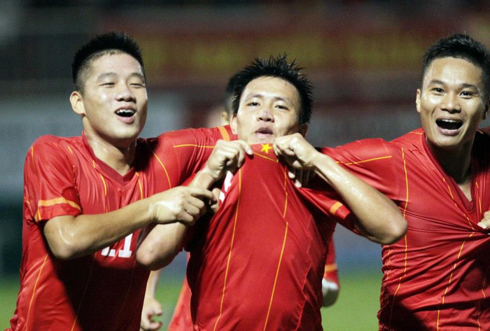 Đình Bảo đang một mình một ngựa trong cuộc đua tới danh hiệu 'Vua phá lưới' cũng như 'Cầu thủ xuất sắc nhất giải'. Đình Bảo đang một mình một ngựa trong cuộc đua tới danh hiệu 'Vua phá lưới' cũng như 'Cầu thủ xuất sắc nhất giải'.