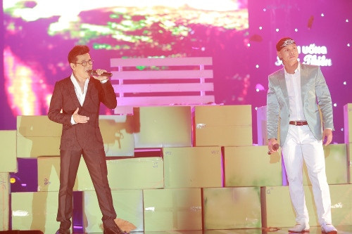 Ngay khi xuất hiện, NSƯT Thành Lộc đã nhận được sự cổ vũ nồng nhiệt của khán giả.