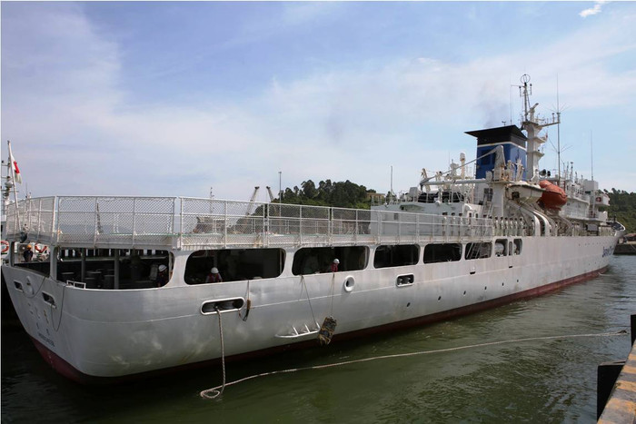 Phía đuôi tàu có sàn đáp dành cho trực thăng để phục vụ cứu hộ, cứu nạn. Phía đuôi tàu có sàn đáp dành cho trực thăng để phục vụ cứu hộ, cứu nạn.