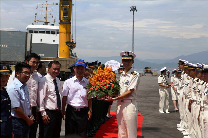 Đón tàu Kojima tại chân cầu cảng Tiên Sa. Đón tàu Kojima tại chân cầu cảng Tiên Sa.